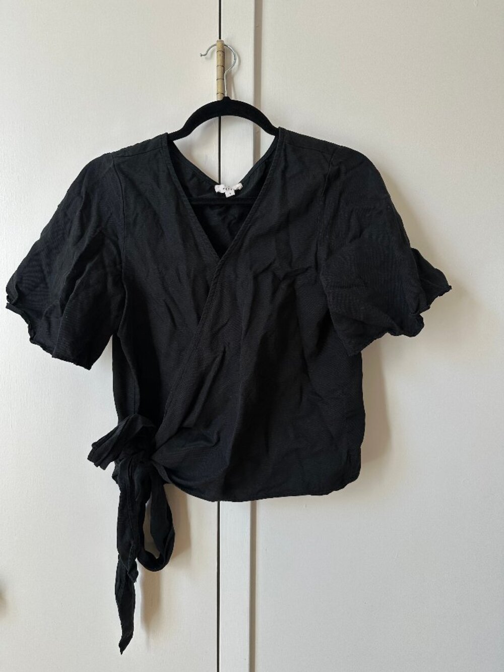 Vetta Capsule black wrap top